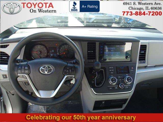 Toyota Sienna 2017 photo 6